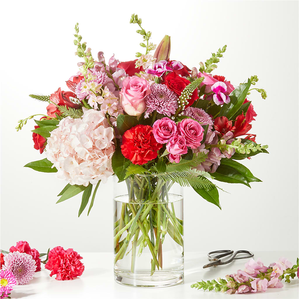 Swooning Over You - A Luxury Florist Original – ELLIJAY'S HOMETOWN FLORIST INC, Ellijay GA