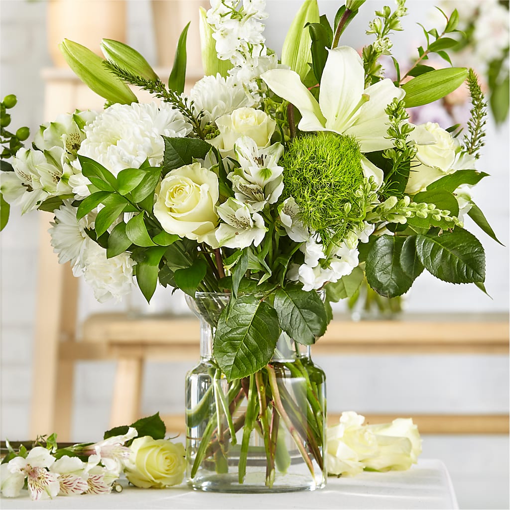 Classic Ivory – A Florist Original – ELLIJAY'S HOMETOWN FLORIST INC, Ellijay GA