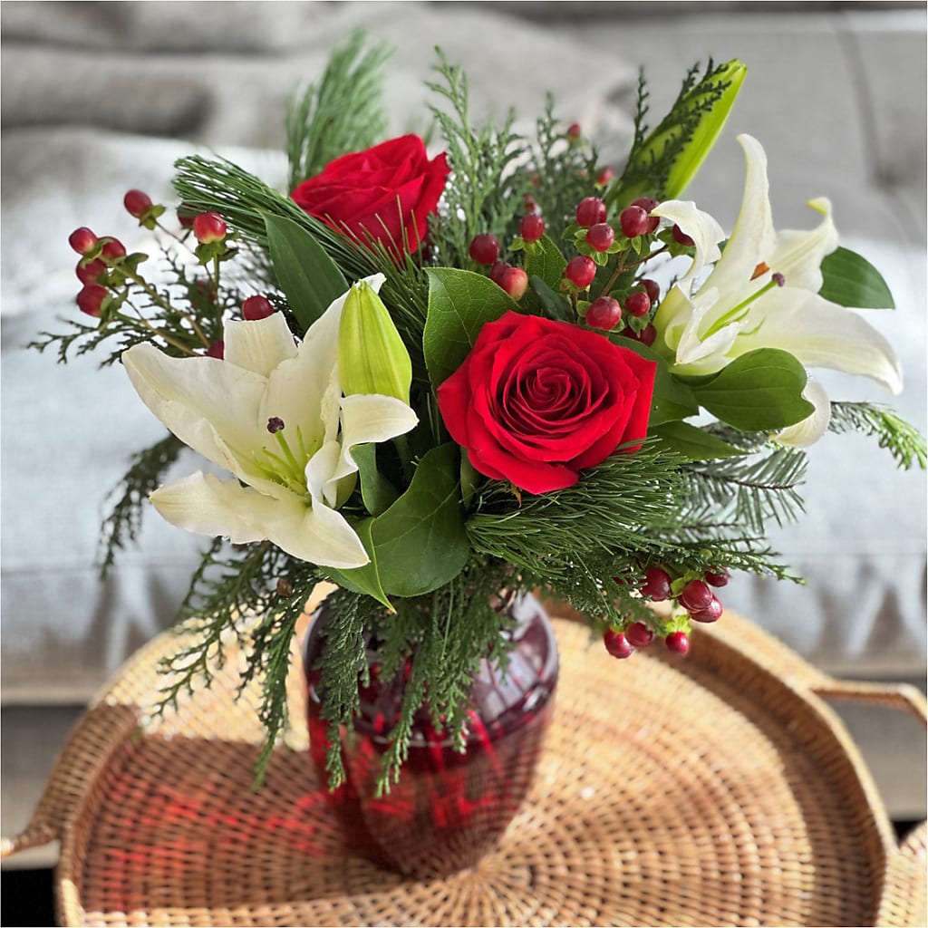 Evergreen Delight Bouquet – ELLIJAY'S HOMETOWN FLORIST INC, Ellijay GA