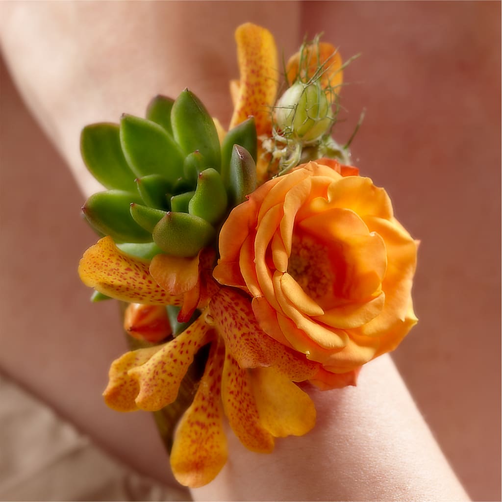Irresistible Love Wrist Corsage – ELLIJAY'S HOMETOWN FLORIST INC, Ellijay GA