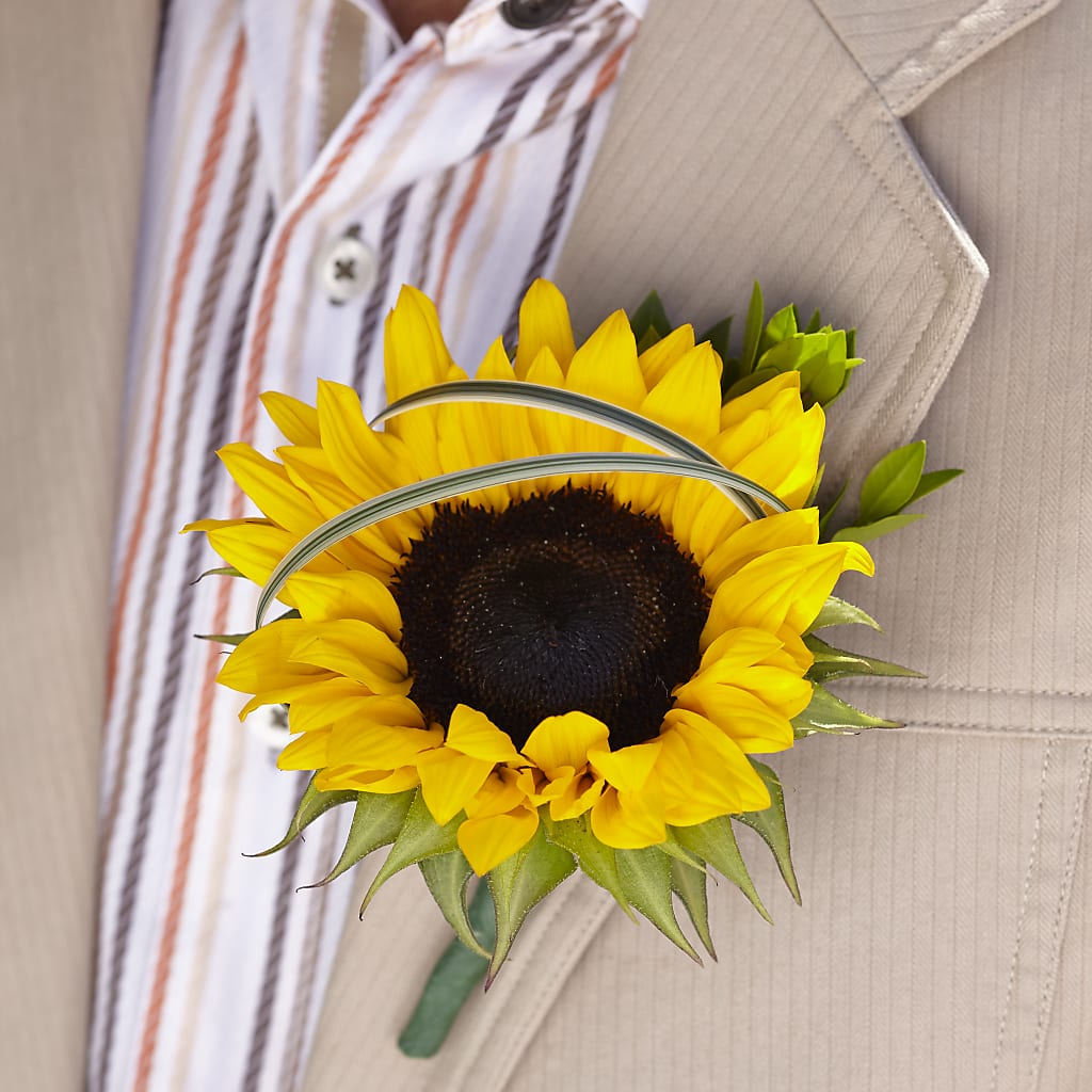 Free Spirit Boutonniere – ELLIJAY'S HOMETOWN FLORIST INC, Ellijay GA